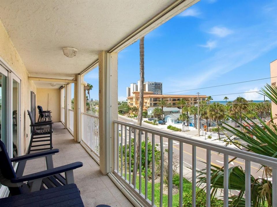 For Sale: $939,000 (3 beds, 2 baths, 2220 Square Feet)