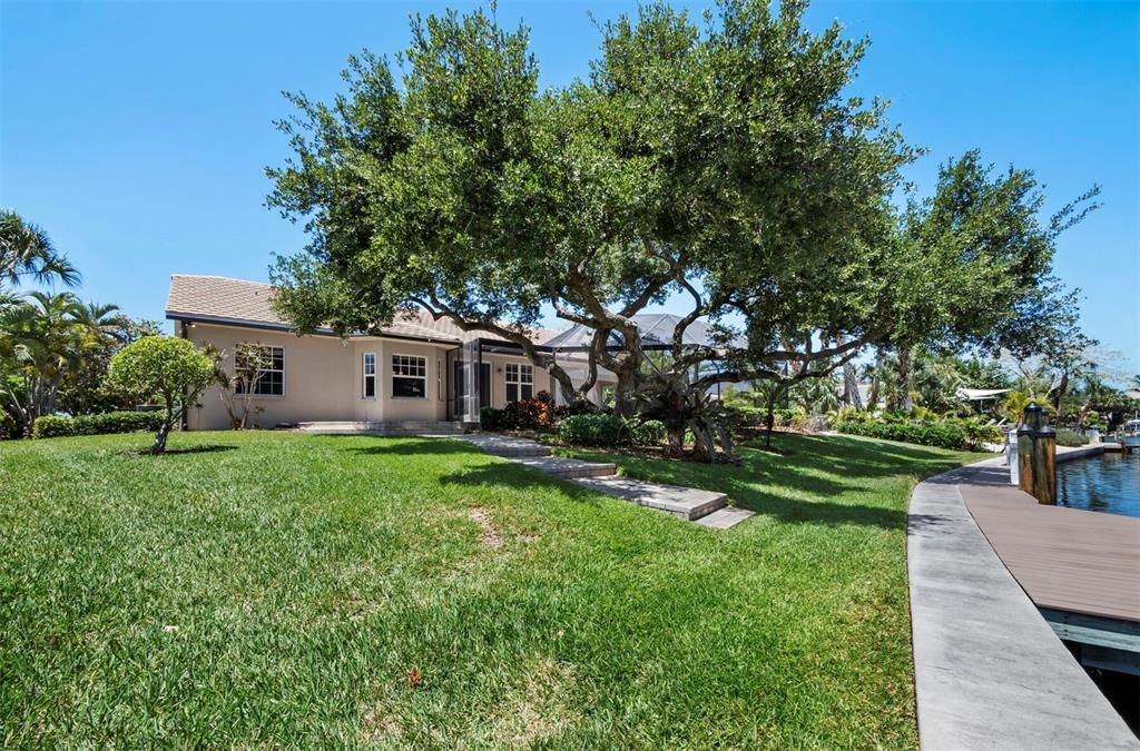 Active With Contract: $2,295,000 (3 beds, 2 baths, 2505 Square Feet)