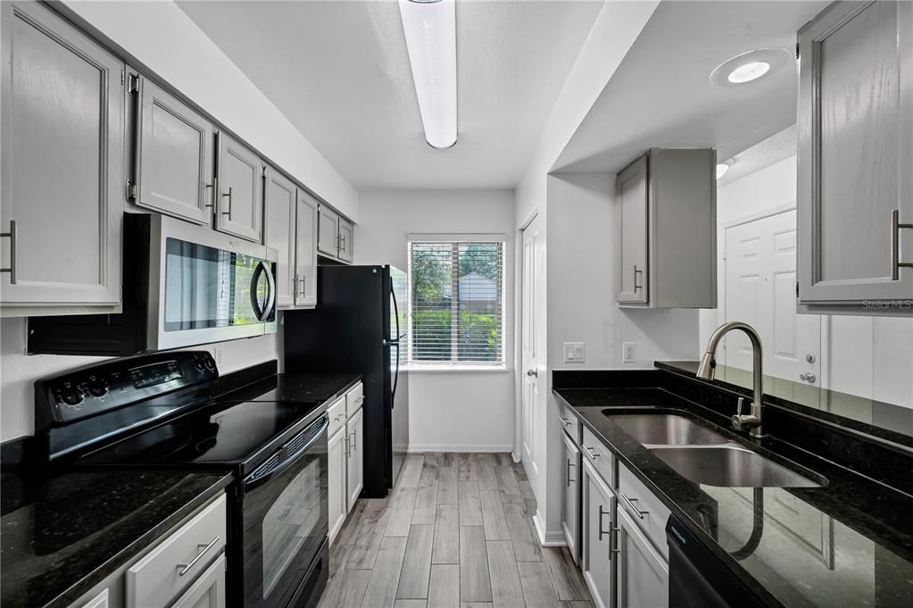 Activo con contrato: $153,000 (2 camas, 2 baños, 1010 Pies cuadrados)