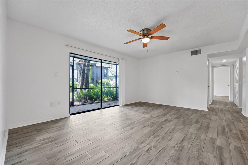 Activo con contrato: $153,000 (2 camas, 2 baños, 1010 Pies cuadrados)