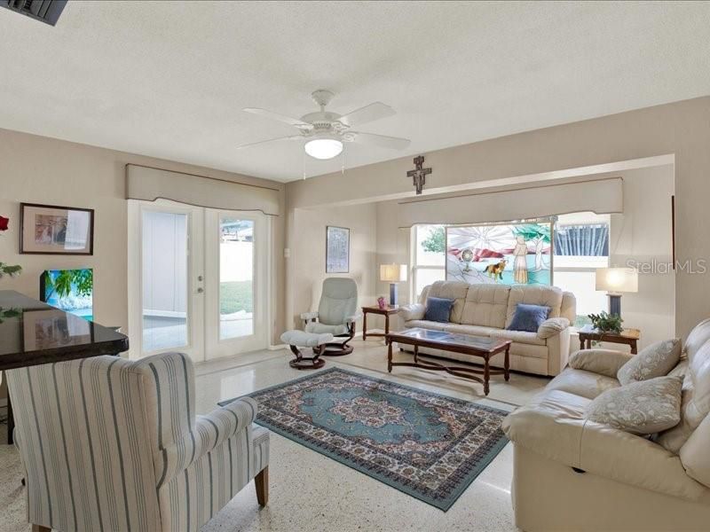 For Sale: $535,000 (3 beds, 2 baths, 1910 Square Feet)