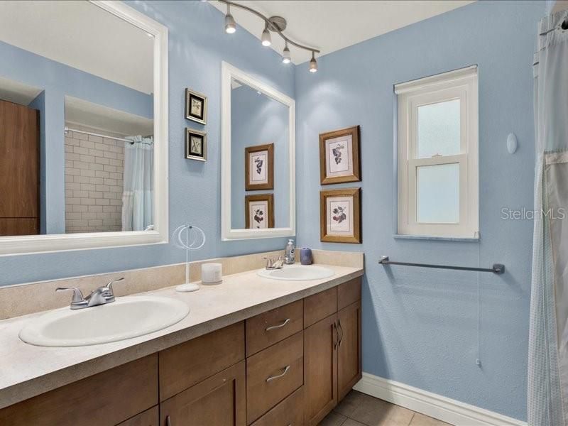 For Sale: $535,000 (3 beds, 2 baths, 1910 Square Feet)