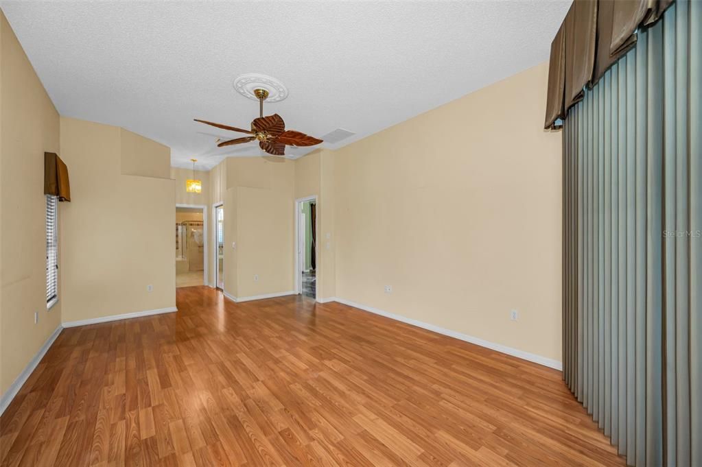 For Sale: $549,900 (4 beds, 2 baths, 2635 Square Feet)