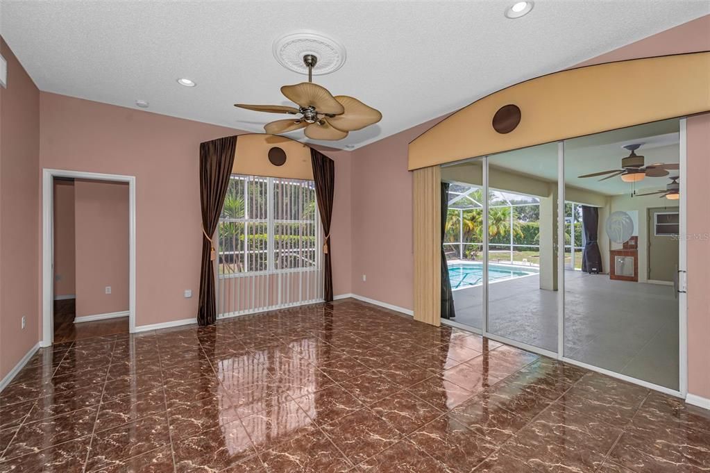 For Sale: $549,900 (4 beds, 2 baths, 2635 Square Feet)