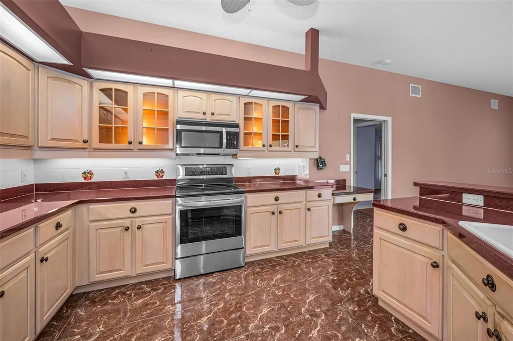 For Sale: $549,900 (4 beds, 2 baths, 2635 Square Feet)