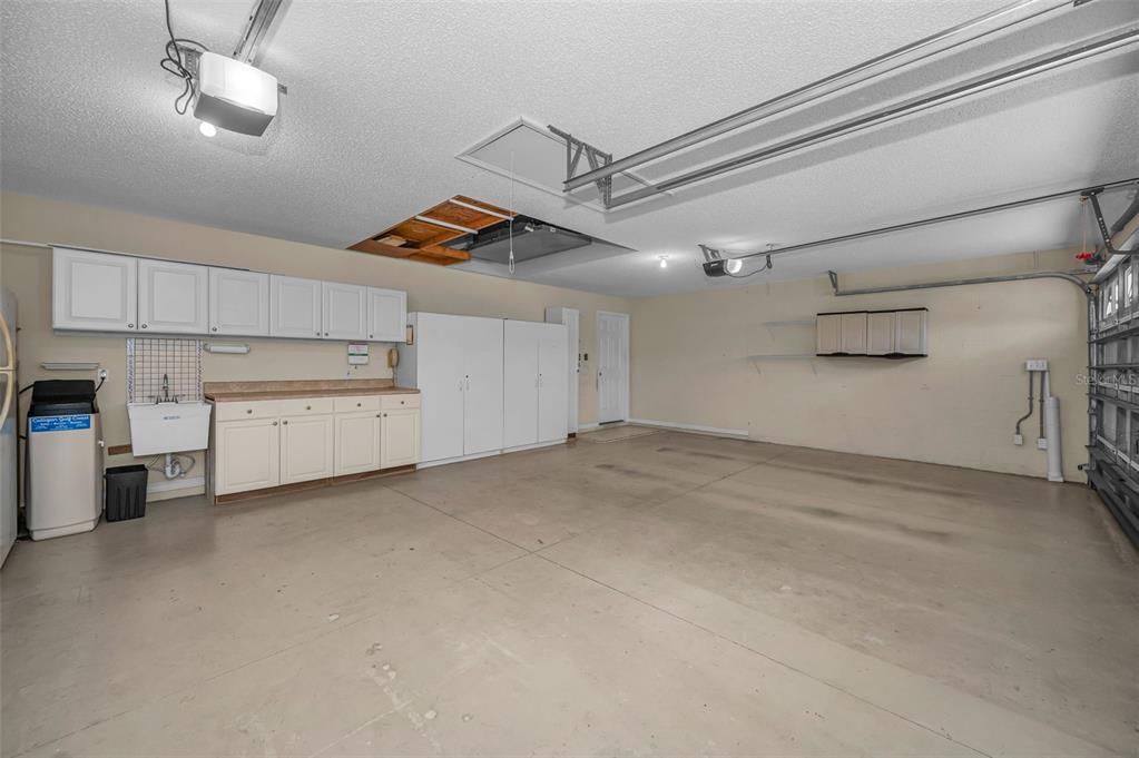 For Sale: $549,900 (4 beds, 2 baths, 2635 Square Feet)