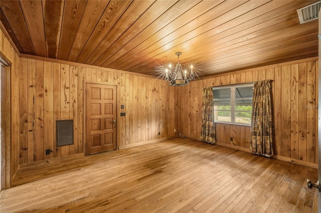 Activo con contrato: $625,000 (3 camas, 2 baños, 1984 Pies cuadrados)