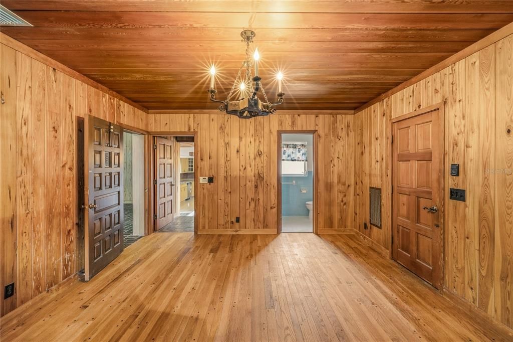 Activo con contrato: $625,000 (3 camas, 2 baños, 1984 Pies cuadrados)