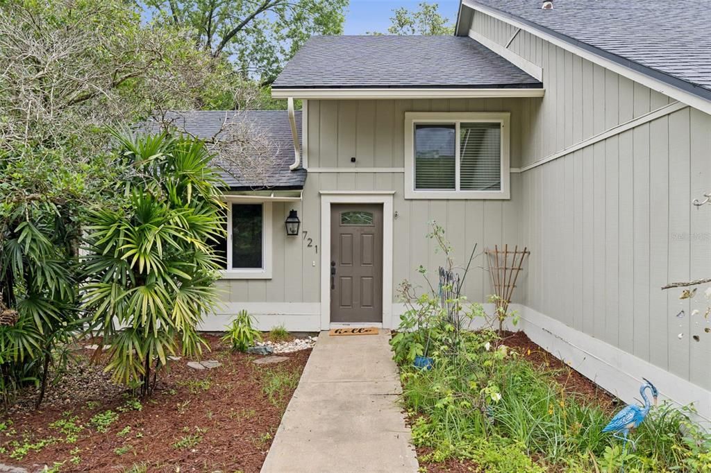 Active With Contract: $359,900 (3 beds, 2 baths, 1840 Square Feet)