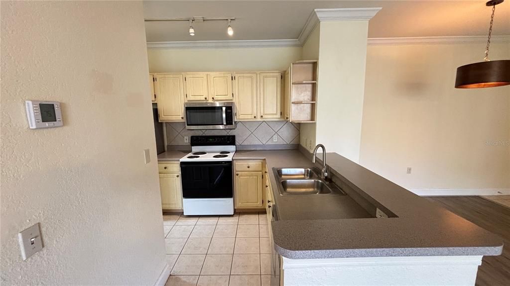 В аренду: $1,550 (2 спален, 2 ванн, 1048 Квадратных фут)