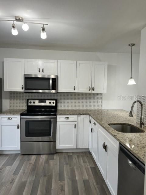 Active With Contract: $2,300 (3 beds, 2 baths, 1150 Square Feet)