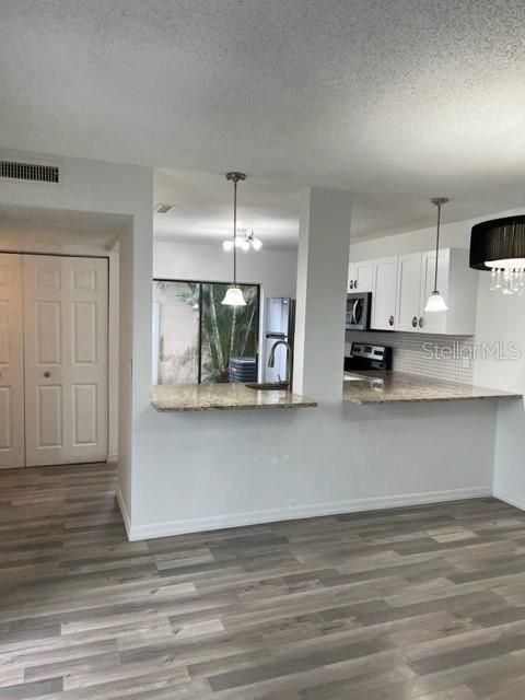Active With Contract: $2,300 (3 beds, 2 baths, 1150 Square Feet)