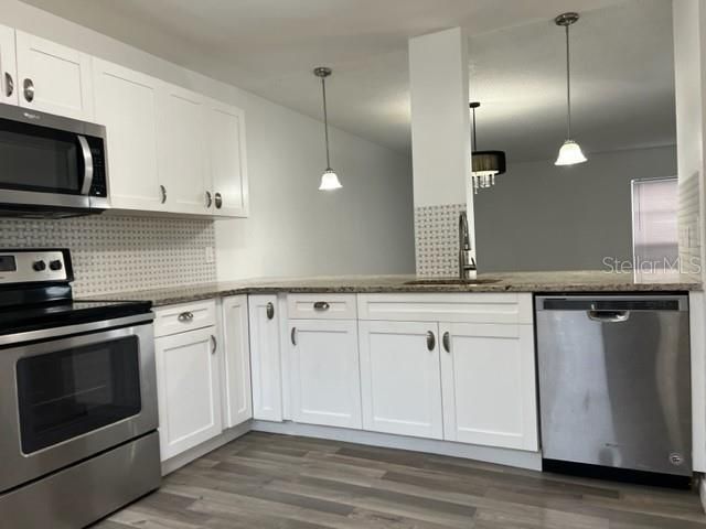 Active With Contract: $2,300 (3 beds, 2 baths, 1150 Square Feet)