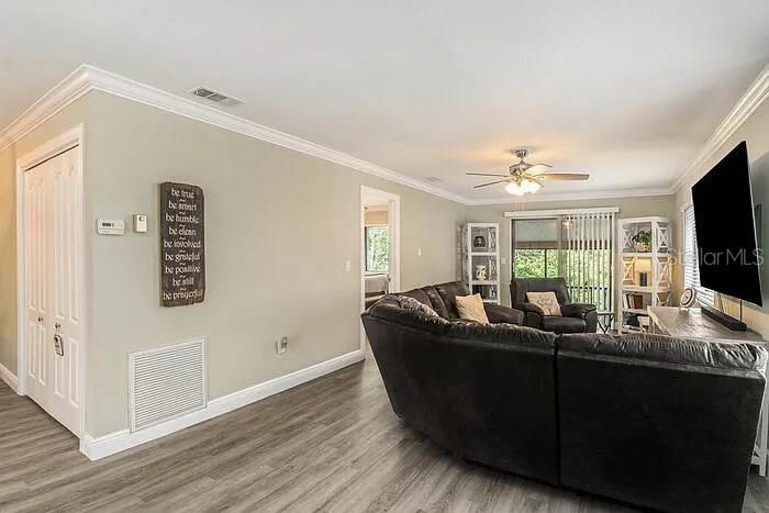 For Sale: $130,000 (2 beds, 2 baths, 1144 Square Feet)