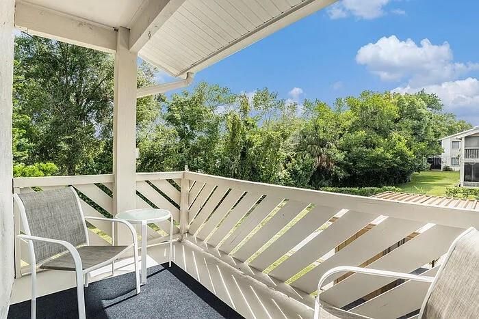 For Sale: $130,000 (2 beds, 2 baths, 1144 Square Feet)