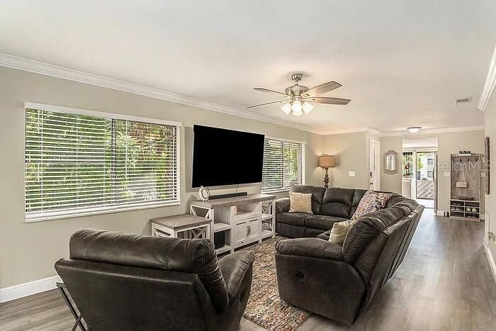For Sale: $130,000 (2 beds, 2 baths, 1144 Square Feet)