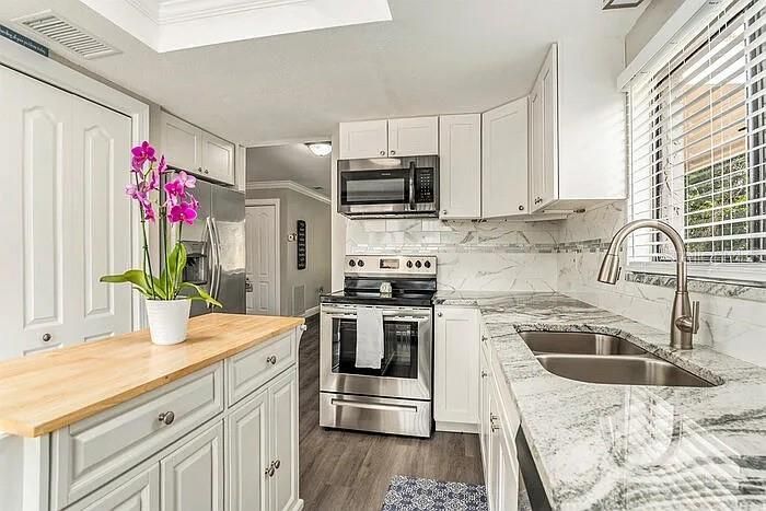 For Sale: $130,000 (2 beds, 2 baths, 1144 Square Feet)