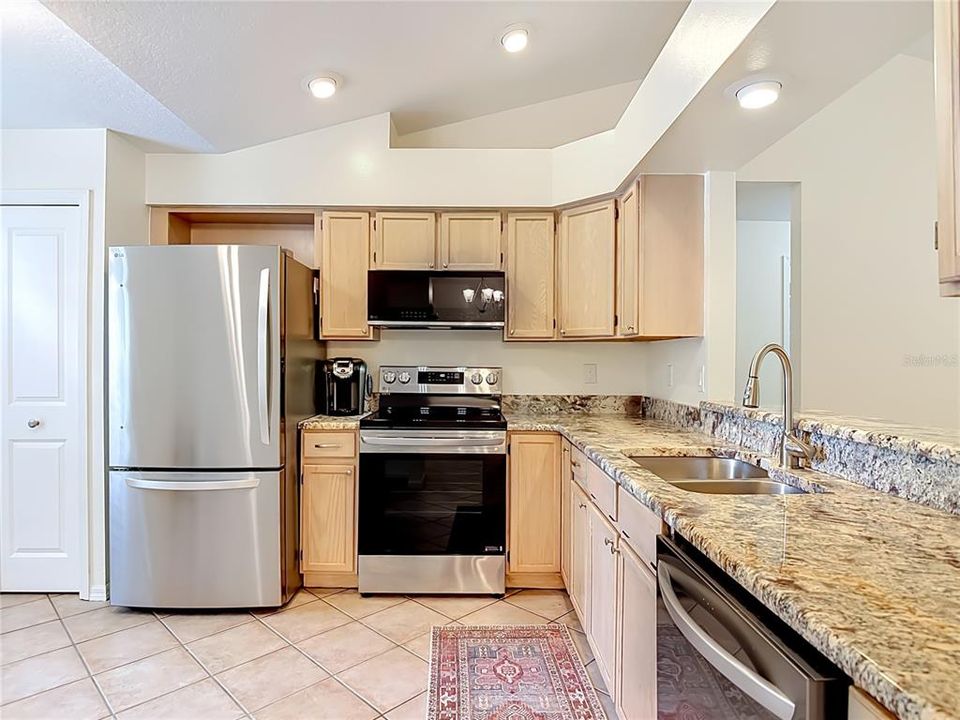 For Sale: $335,000 (3 beds, 2 baths, 1563 Square Feet)
