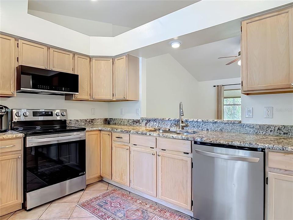 For Sale: $335,000 (3 beds, 2 baths, 1563 Square Feet)