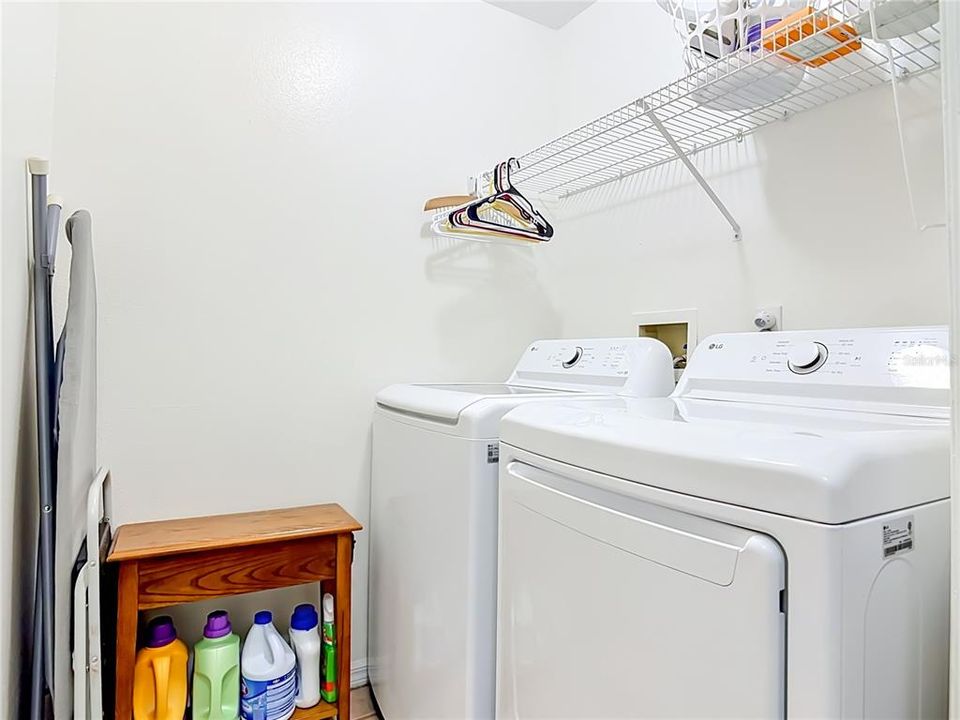For Sale: $335,000 (3 beds, 2 baths, 1563 Square Feet)