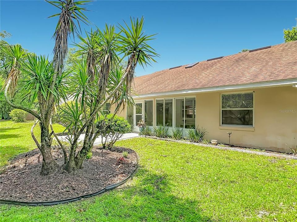 For Sale: $335,000 (3 beds, 2 baths, 1563 Square Feet)