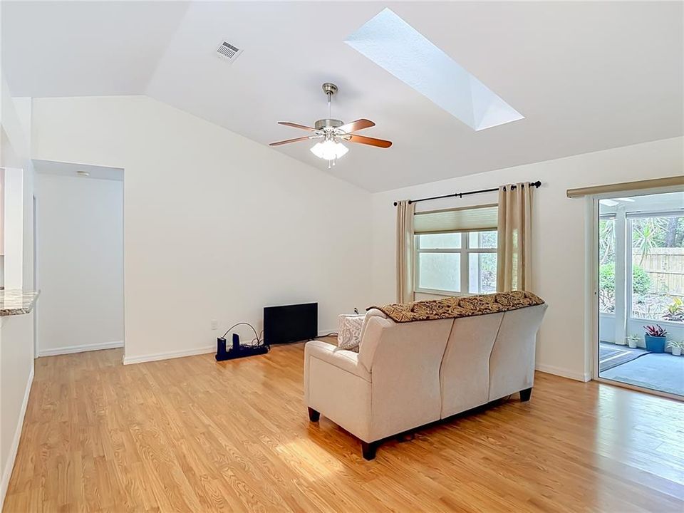For Sale: $335,000 (3 beds, 2 baths, 1563 Square Feet)