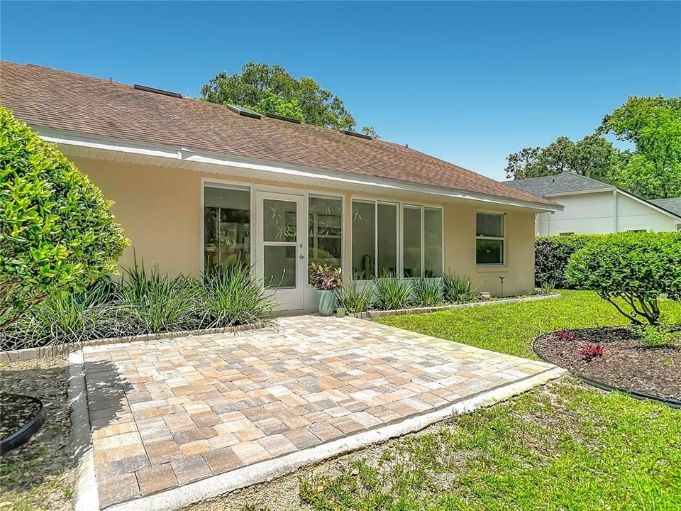 For Sale: $335,000 (3 beds, 2 baths, 1563 Square Feet)