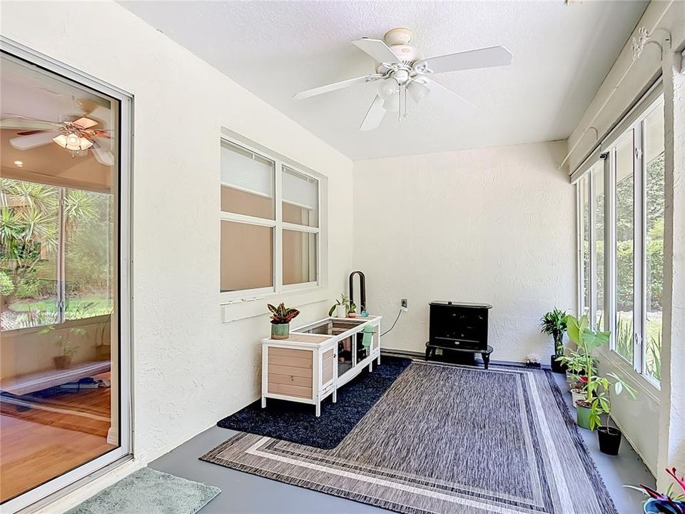 For Sale: $335,000 (3 beds, 2 baths, 1563 Square Feet)