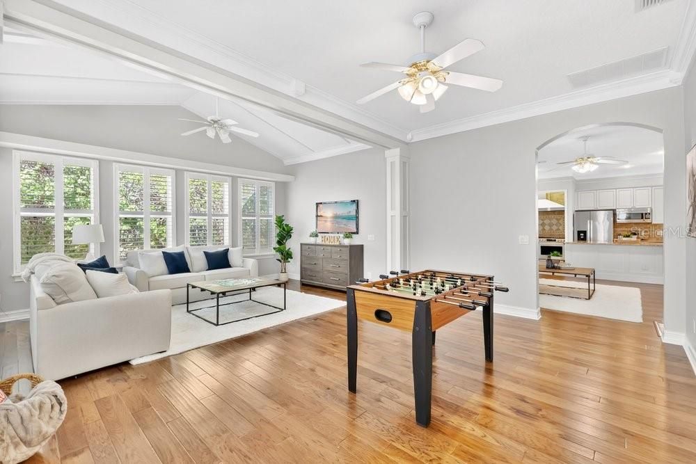 For Sale: $999,000 (5 beds, 3 baths, 2800 Square Feet)