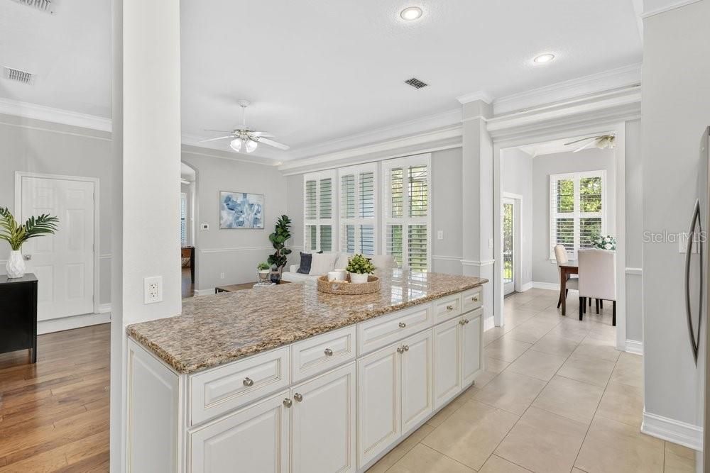 For Sale: $999,000 (5 beds, 3 baths, 2800 Square Feet)