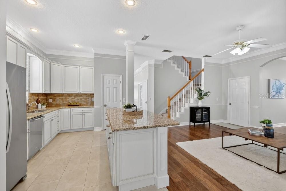 For Sale: $999,000 (5 beds, 3 baths, 2800 Square Feet)