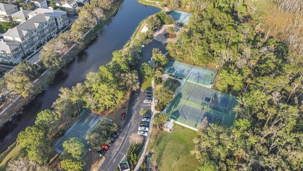 For Sale: $999,000 (5 beds, 3 baths, 2800 Square Feet)