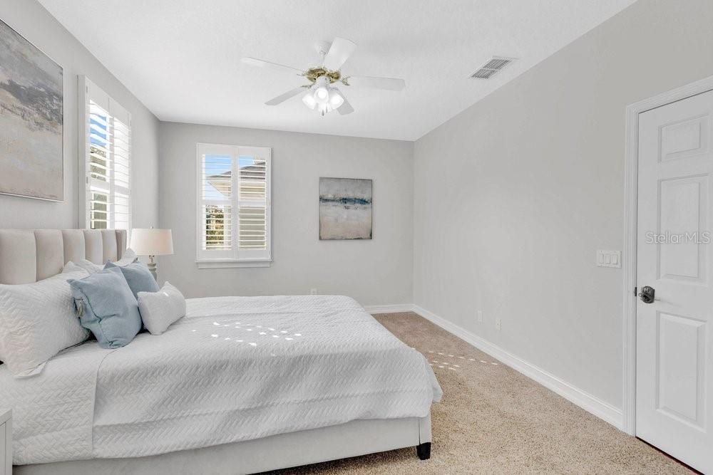 For Sale: $999,000 (5 beds, 3 baths, 2800 Square Feet)