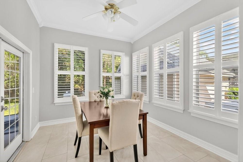 For Sale: $999,000 (5 beds, 3 baths, 2800 Square Feet)