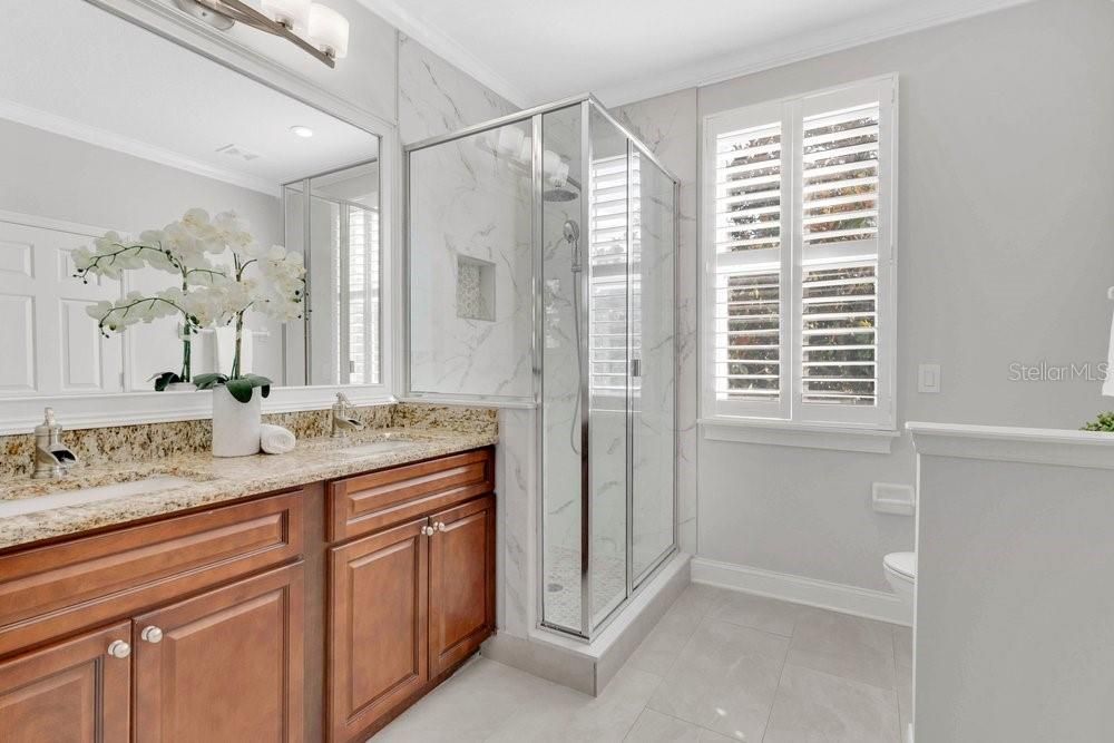 For Sale: $999,000 (5 beds, 3 baths, 2800 Square Feet)