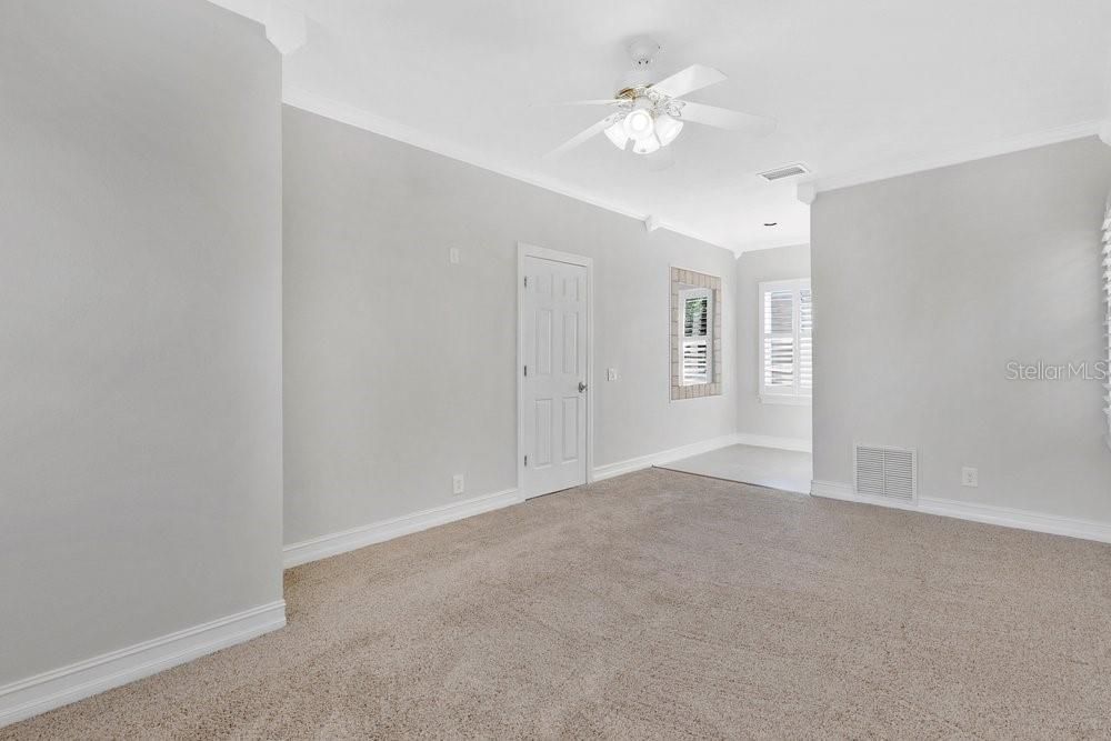 For Sale: $999,000 (5 beds, 3 baths, 2800 Square Feet)