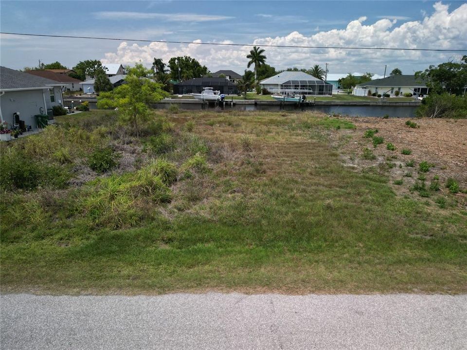 合同活跃: $153,000 (0.23 acres)