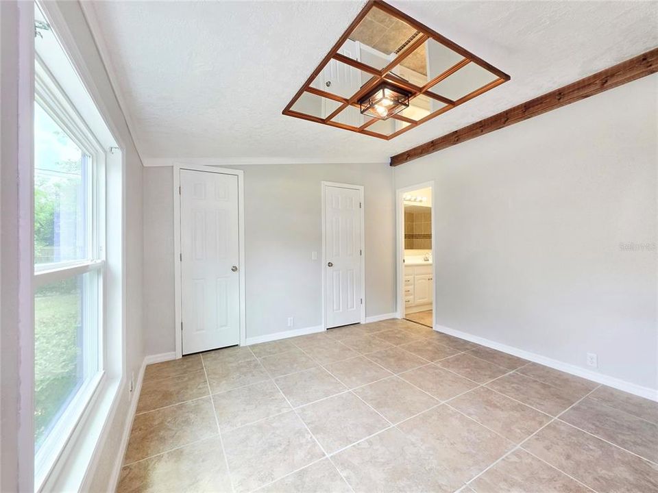 For Sale: $289,900 (3 beds, 2 baths, 1248 Square Feet)