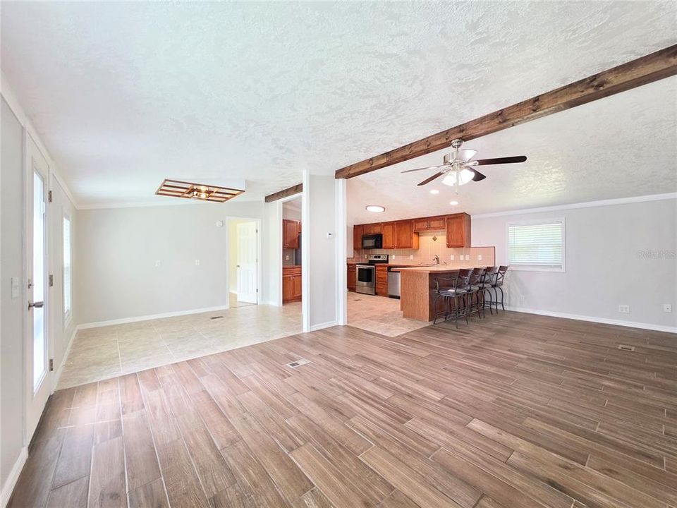 For Sale: $289,900 (3 beds, 2 baths, 1248 Square Feet)
