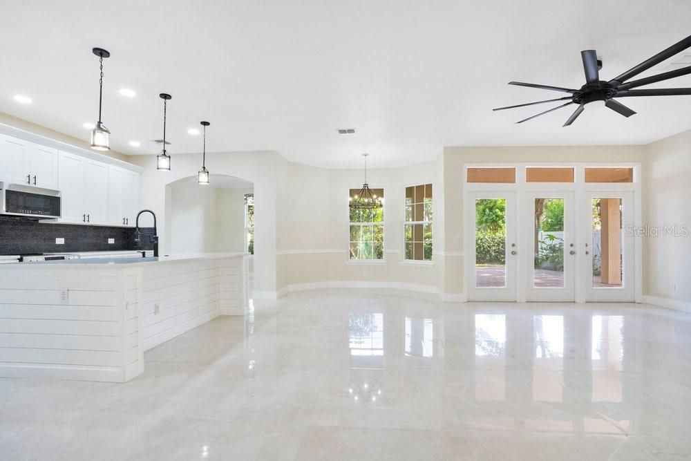 Activo con contrato: $690,000 (5 camas, 3 baños, 3390 Pies cuadrados)