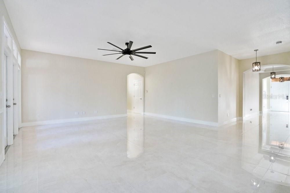 Activo con contrato: $690,000 (5 camas, 3 baños, 3390 Pies cuadrados)