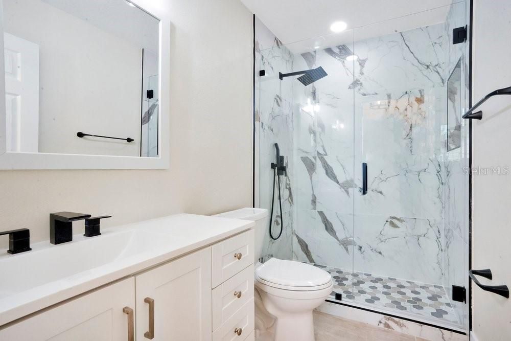 Activo con contrato: $690,000 (5 camas, 3 baños, 3390 Pies cuadrados)