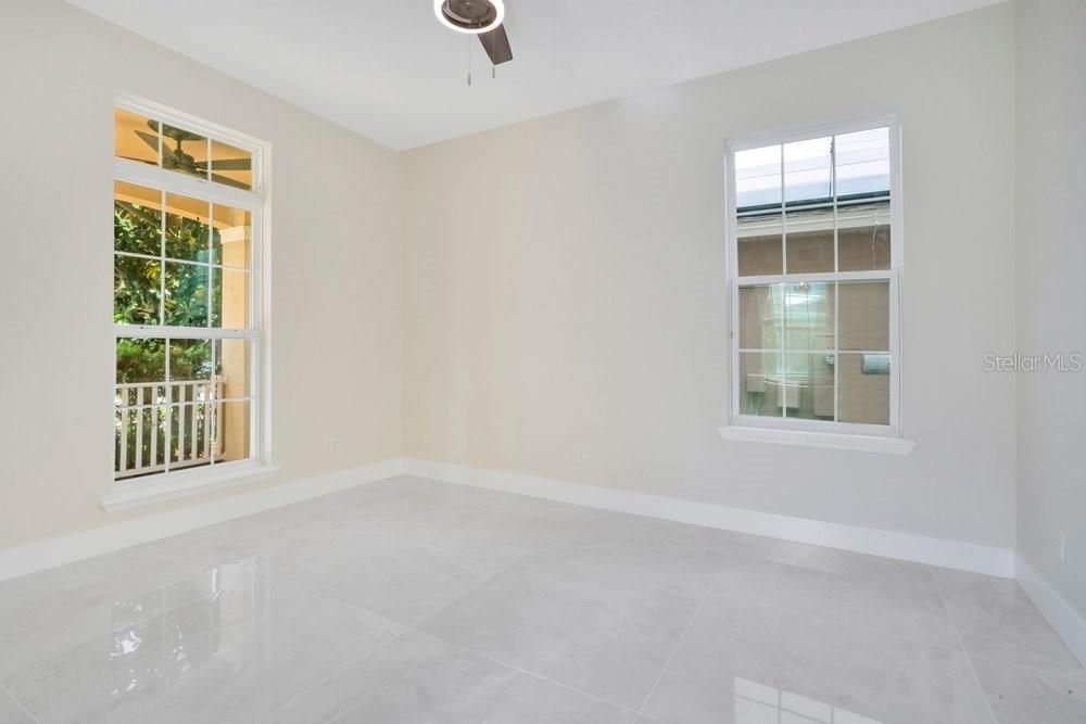 Activo con contrato: $690,000 (5 camas, 3 baños, 3390 Pies cuadrados)