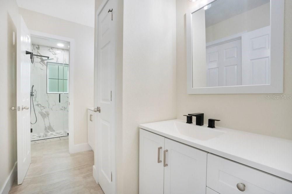 Activo con contrato: $690,000 (5 camas, 3 baños, 3390 Pies cuadrados)