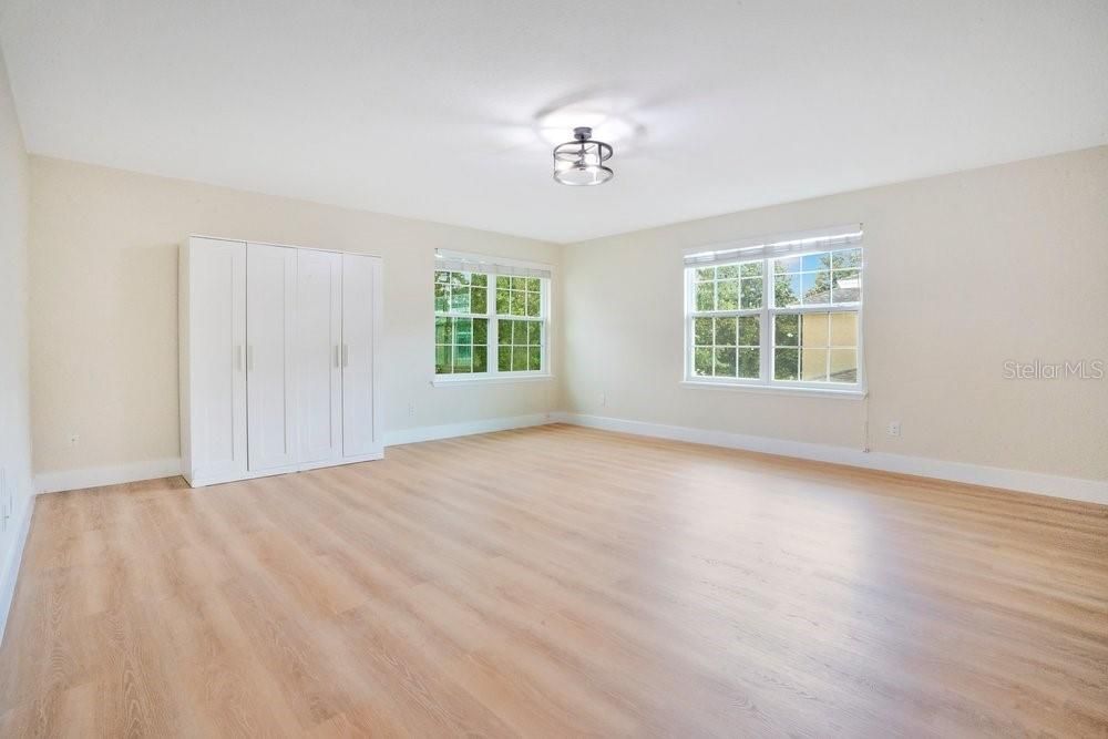 Activo con contrato: $690,000 (5 camas, 3 baños, 3390 Pies cuadrados)
