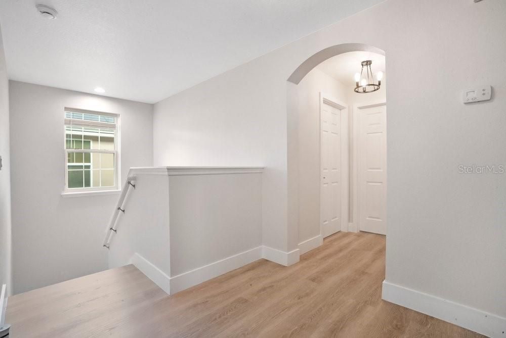 Activo con contrato: $690,000 (5 camas, 3 baños, 3390 Pies cuadrados)