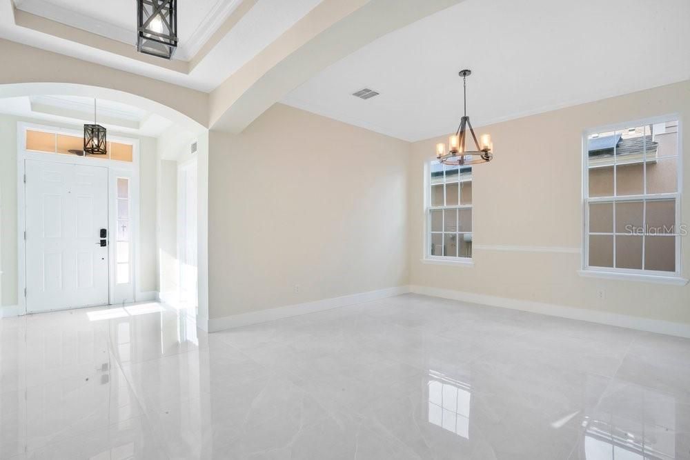Activo con contrato: $690,000 (5 camas, 3 baños, 3390 Pies cuadrados)