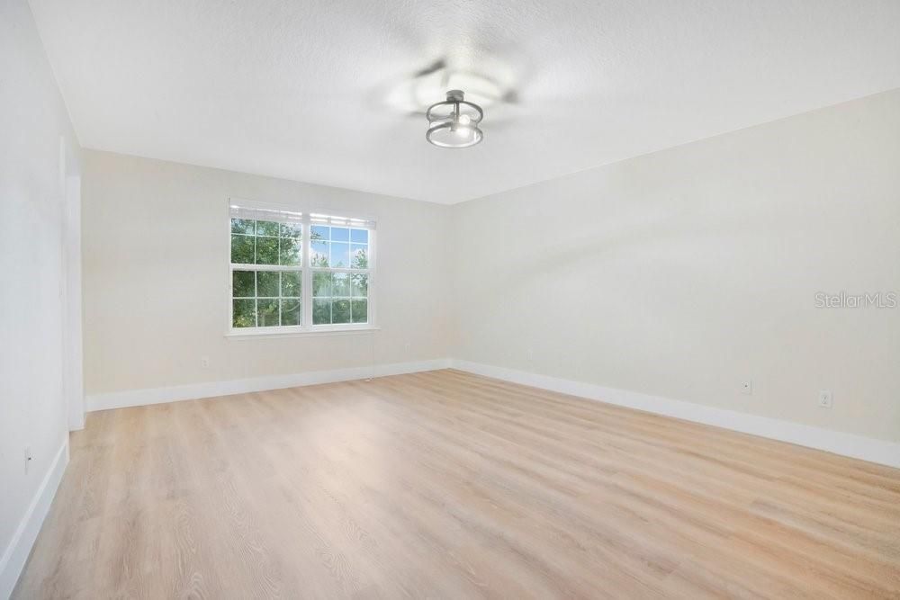 Activo con contrato: $690,000 (5 camas, 3 baños, 3390 Pies cuadrados)