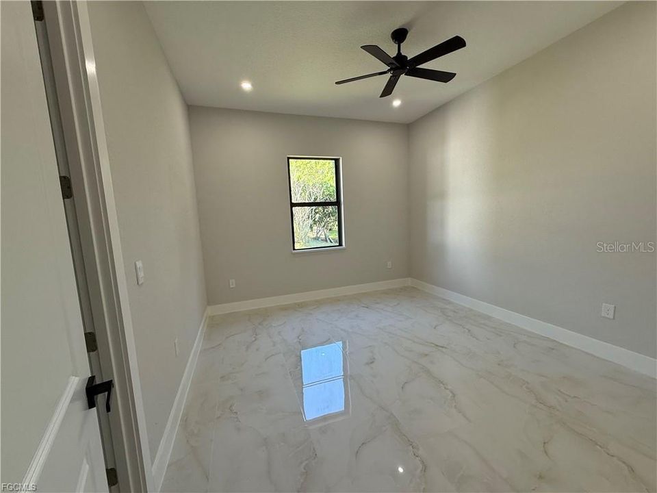 En Venta: $543,300 (5 camas, 4 baños, 2218 Pies cuadrados)