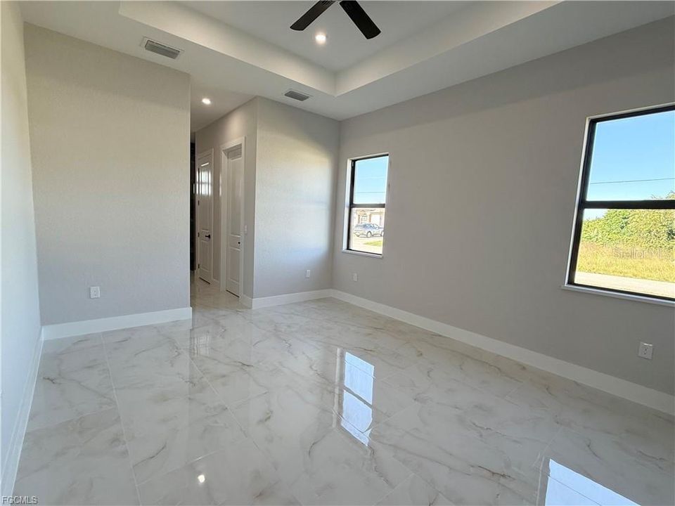 En Venta: $543,300 (5 camas, 4 baños, 2218 Pies cuadrados)